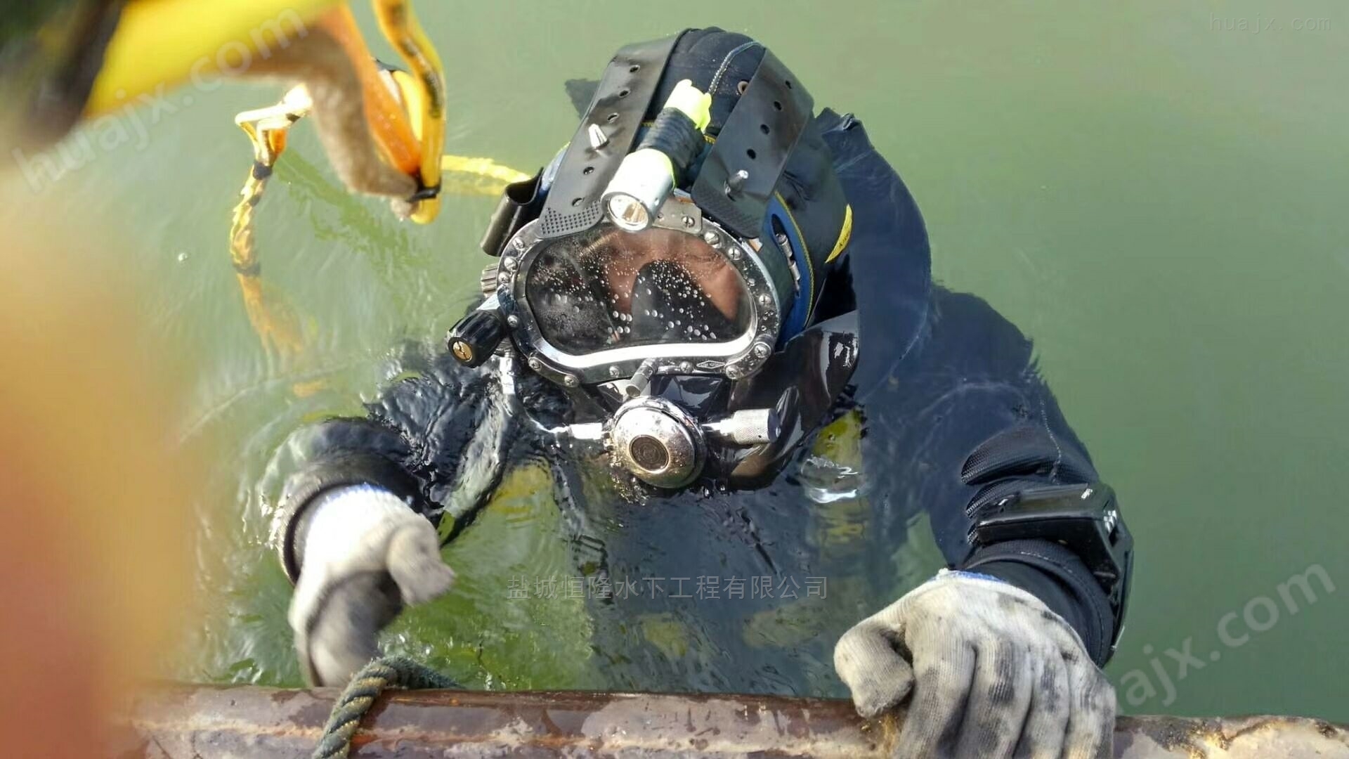 专业潜水员蛙人水下施工公司恒隆公司恭祝您